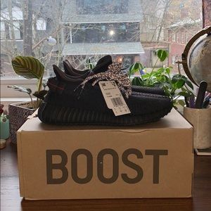 Yeezy Boost 350 V2 Black Static